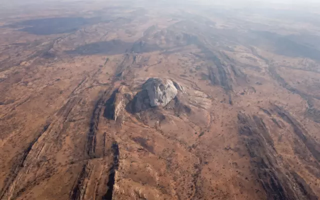 Астронавт МКС сфотографировал на Мадагаскаре скалы, похожие на лунные нагорья