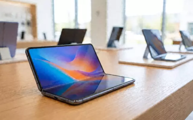 Huawei продала свыше 20 млн складных смартфонов и взяла 70% рынка Китая