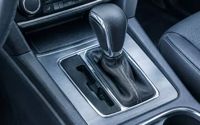 Lada Iskra от 1 497 000 рублей обошла по цене Changan Alsvin с роботом