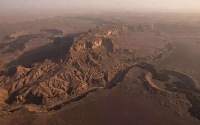 Mars Express снял на Марсе гору Амазонис-Менса высотой до трёх километров