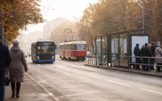 Москвичи стали на 10% чаще ездить по будням на наземном транспорте